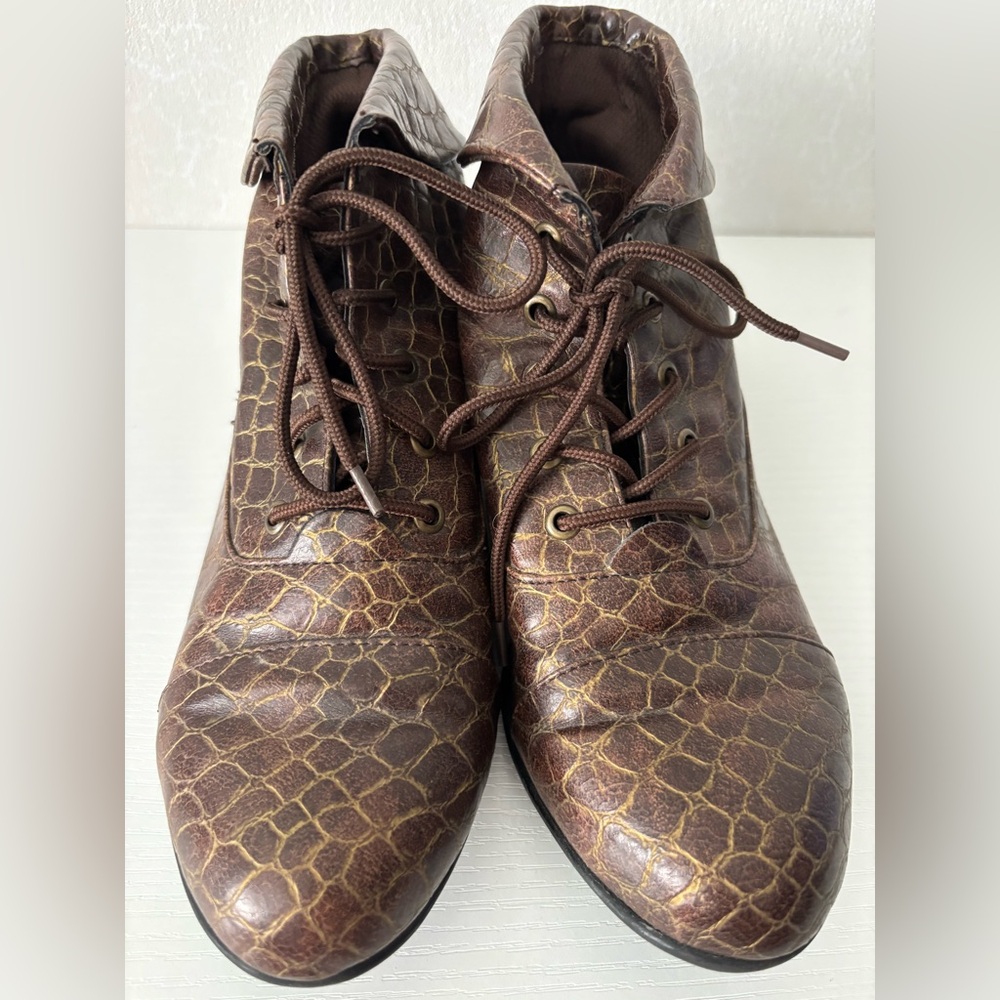 Comfortview | Brown Crocodile Textured Boots| Size 7M - Picture 4 of 6